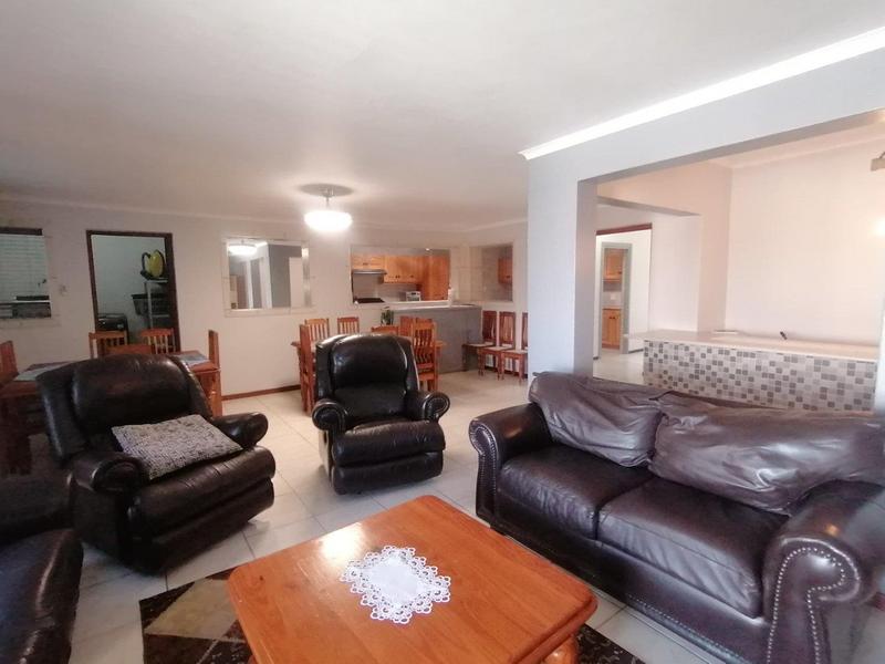 5 Bedroom Property for Sale in Fraaiuitsig Western Cape